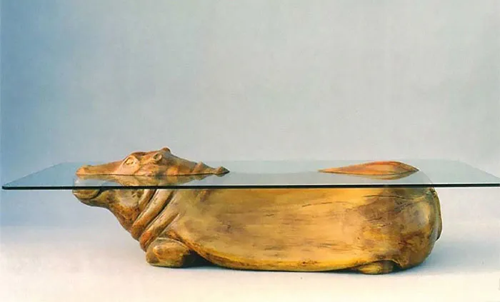 Mesa de hipopótamo parcialmente sumergido