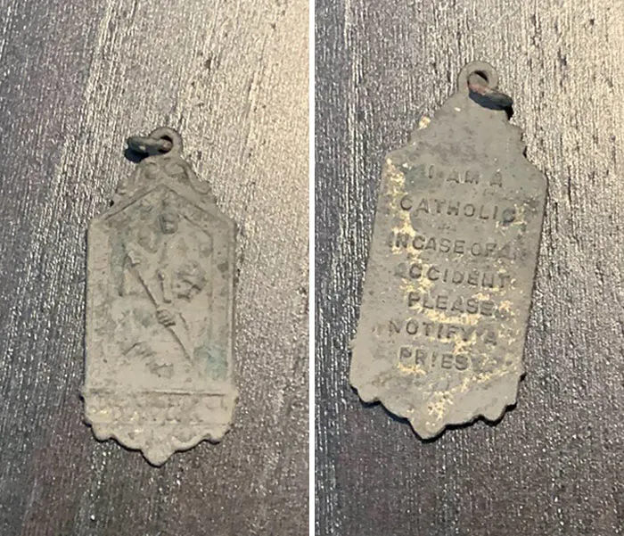 Acabo de comprar una casa antigua (1913) y estoy trabajando en poner un patio. Casi terminamos de cavar y encontramos esto junto con algunos huesos dispersos