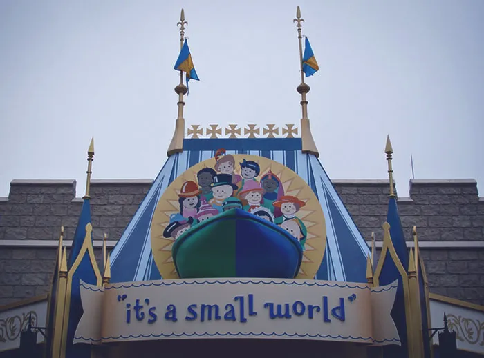 Disney Theme Park Employees Reveal Things They Love And Hate About It (30 Posts)