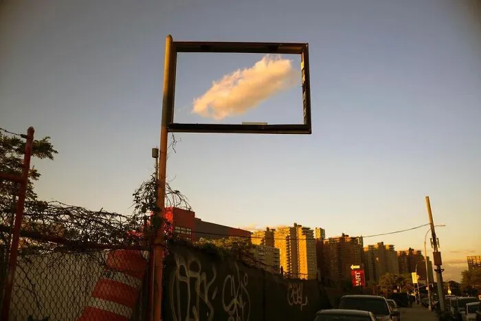 40 Fotos de las curiosas concidencias que se encuentran en las aceras de Nueva York, por Eric Kogan