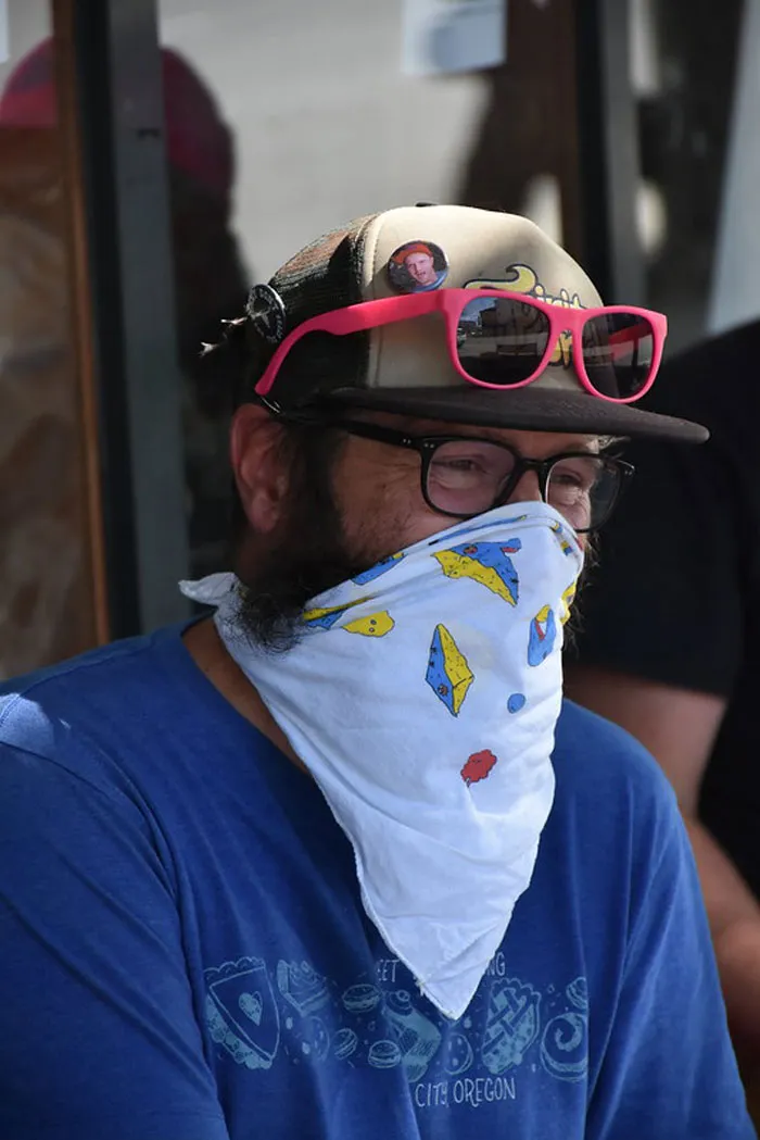 Covid May Be The First Reason People Started Wearing Face Masks, But People In This Online Group Discovered 30 More Advantages Of Them