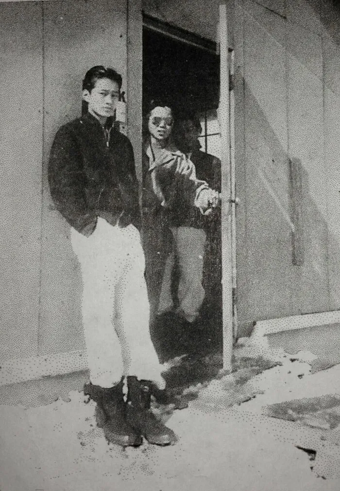 Mi abuelo y sus amigos en el campo de internamiento de Amache, Colorado, alrededor de 1942. Tenía unos 15 años cuando se tomó esta foto; falleció el mes pasado a los 94 años