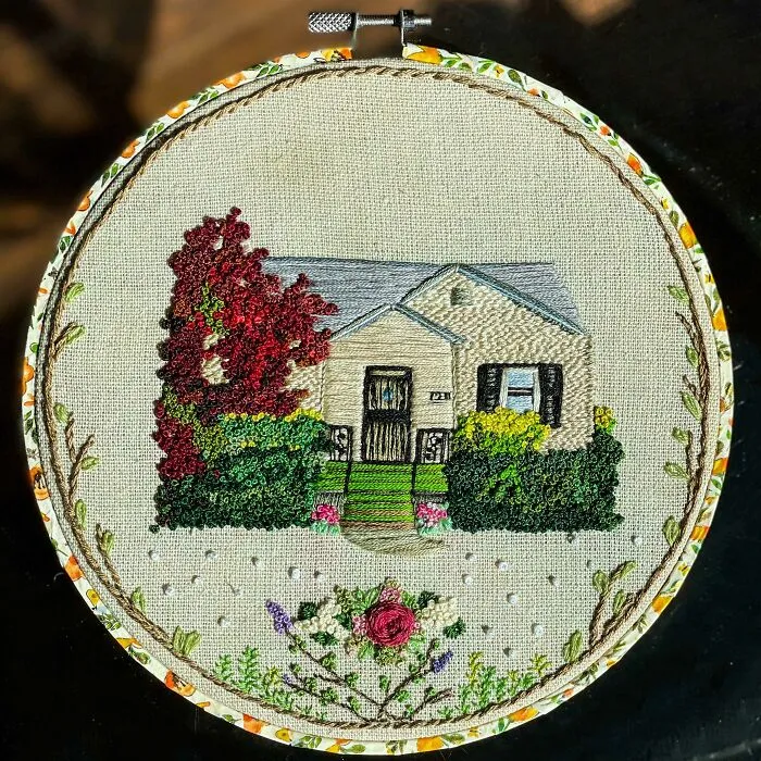 Mi abuela falleció hace poco tiempo y mi familia tuvo que vender su casa, así que decidí bordarla para mi madre