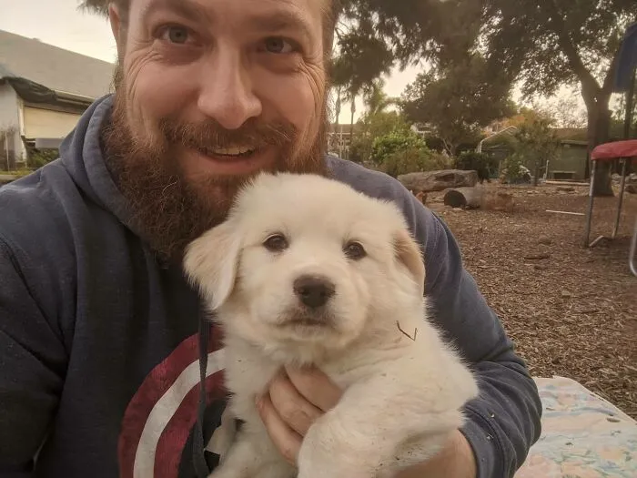 Soy un hombre de 38 años que está pasando la mejor Navidad de su vida porque por fin tengo un bebé oso polar. Saluda a Nala