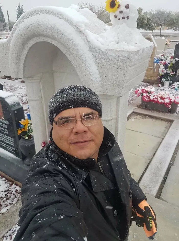 Te dije mi amor que cuando nevara haríamos un muñeco de nieve juntos