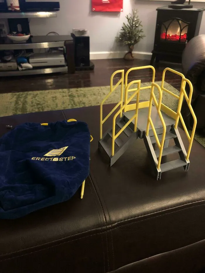 Hoy compré una escalera de $14 mil dólares y vino con un pequeño modelo de muestra