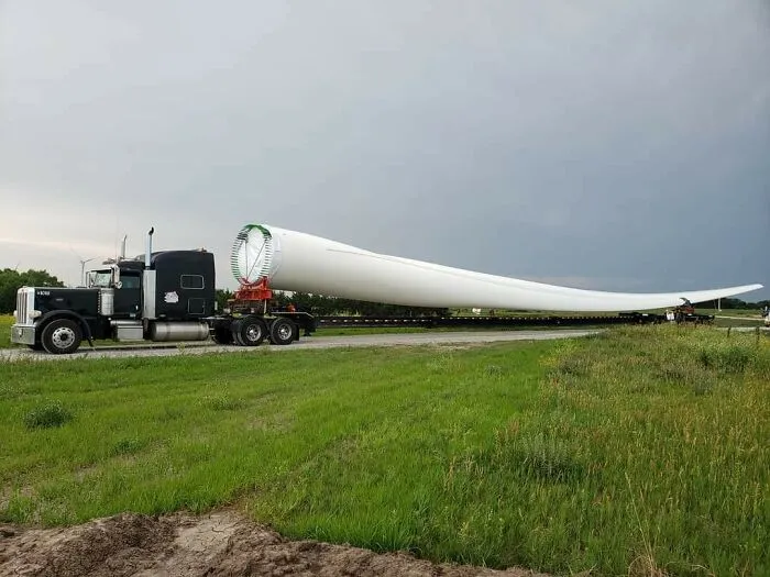 Transporto las aspas del molino de viento para los aerogeneradores eléctricos