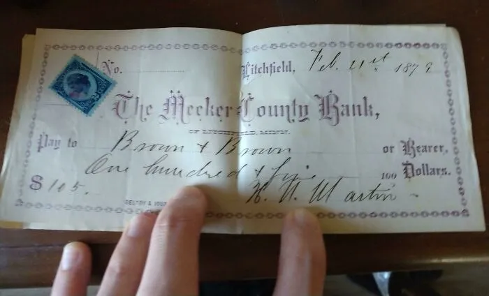 Encontré un cheque de 1879 por 105 dólares en mi tocador que heredé de mi abuelo
