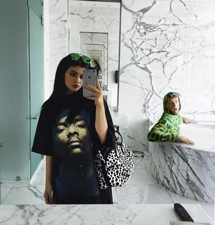 Guy Demonstrates His Photoshop Skills By Editing Himself Into Celebrity Pictures (30 New Pics)