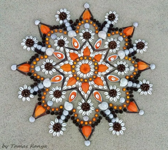 I’m A Land Artist And I Make Mandalas From The Seasonal Materials I Find On My Walks (29 Pics)