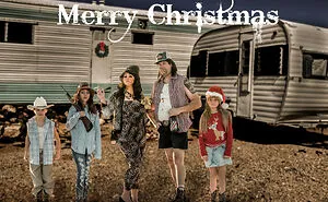 10 Years The Preece Family Has Taken Awkward Christmas Photo That Are So Bad You Love Them