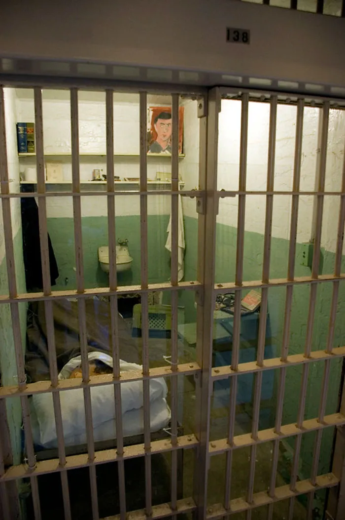 Exconvictos y sus seres queridos comparten 15 cosas que tuvieron que aprender por su cuenta sobre estar en la cárcel