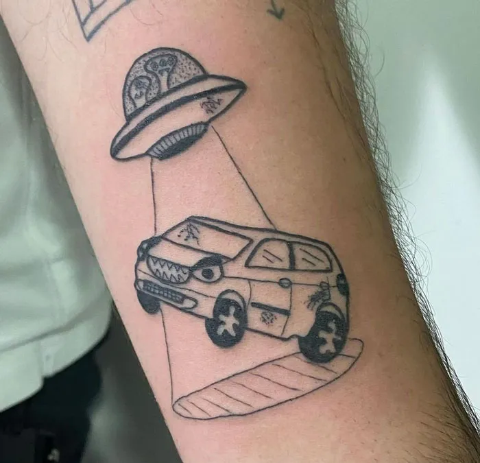 Esta tatuadora es conocida por no saber dibujar y por eso a la gente le gustan tanto sus diseños (32 fotos)