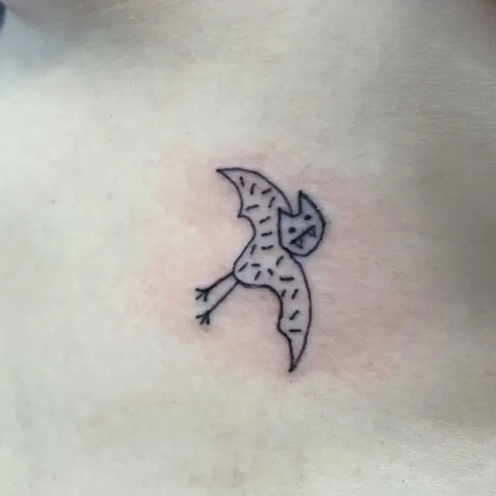 Esta tatuadora es conocida por no saber dibujar y por eso a la gente le gustan tanto sus diseños (32 fotos)