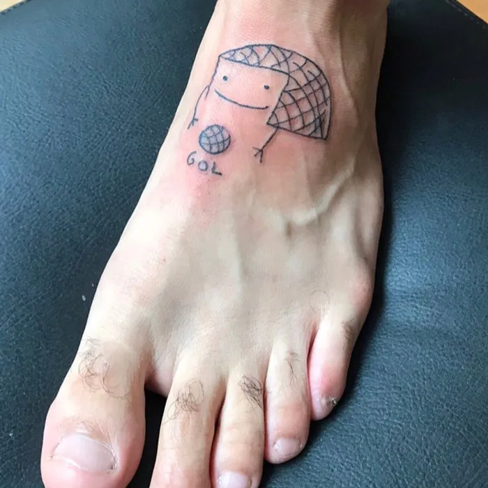Esta tatuadora es conocida por no saber dibujar y por eso a la gente le gustan tanto sus diseños (32 fotos)
