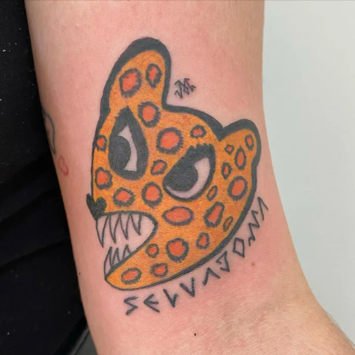 Esta tatuadora es conocida por no saber dibujar y por eso a la gente le gustan tanto sus diseños (32 fotos)