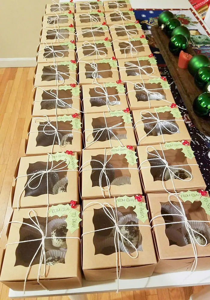 Wife Just Made Over 100 Truffles For Her Coworkers. Now She Gets To Go On The Train Into Boston With These. She’s The Best