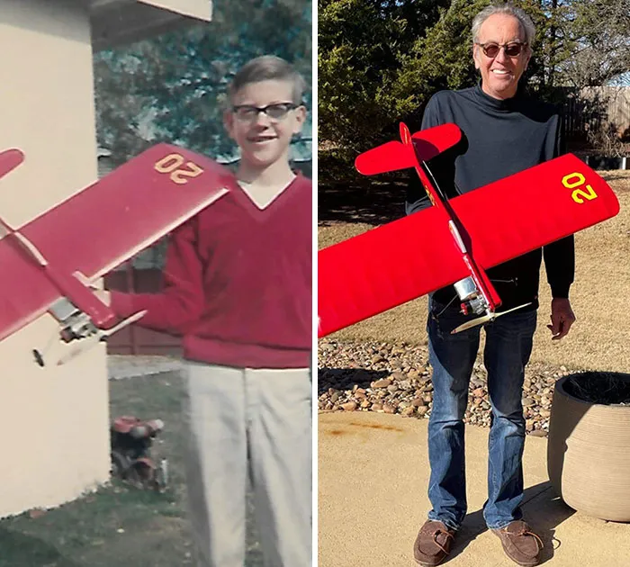 Yo, de niño, en 1965, con una maqueta de avión recién terminada, minutos antes de destruirla en su primer vuelo. También yo, 56 años después, con el regalo de Navidad sorpresa de un compañero de trabajo, una réplica idéntica