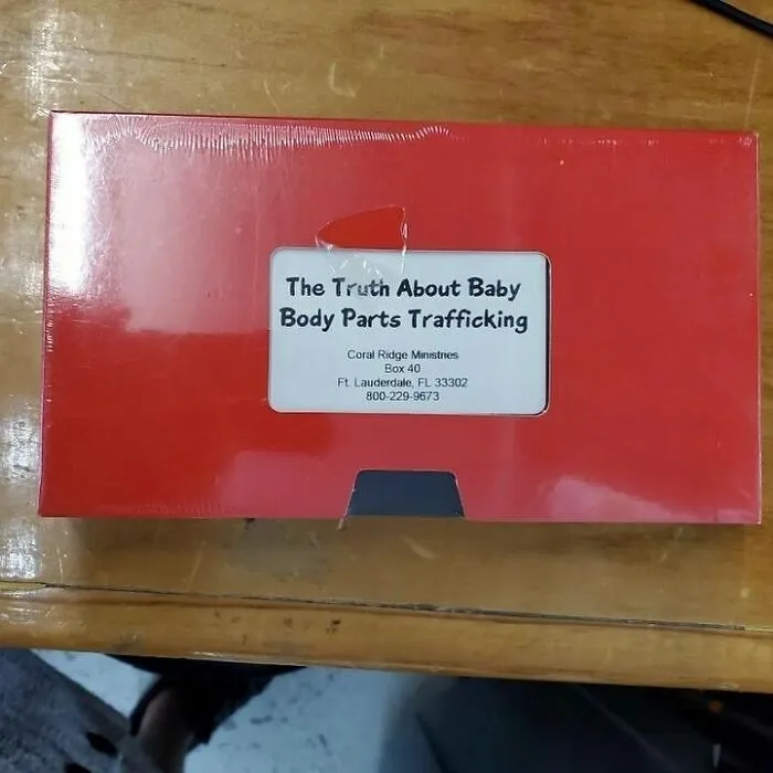 This Instagram Account Is Dedicated To The 'Luckiest' Thrift Store Finds (50 New Pics)
