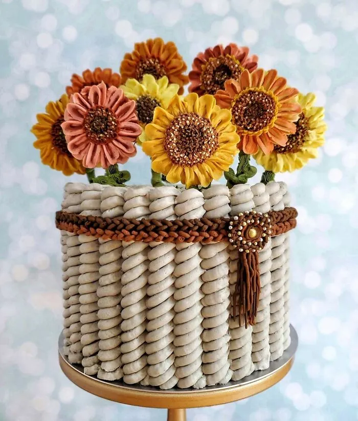 60 Decorated Cakes That Like They’ve Been Embroidered By This Food Artist