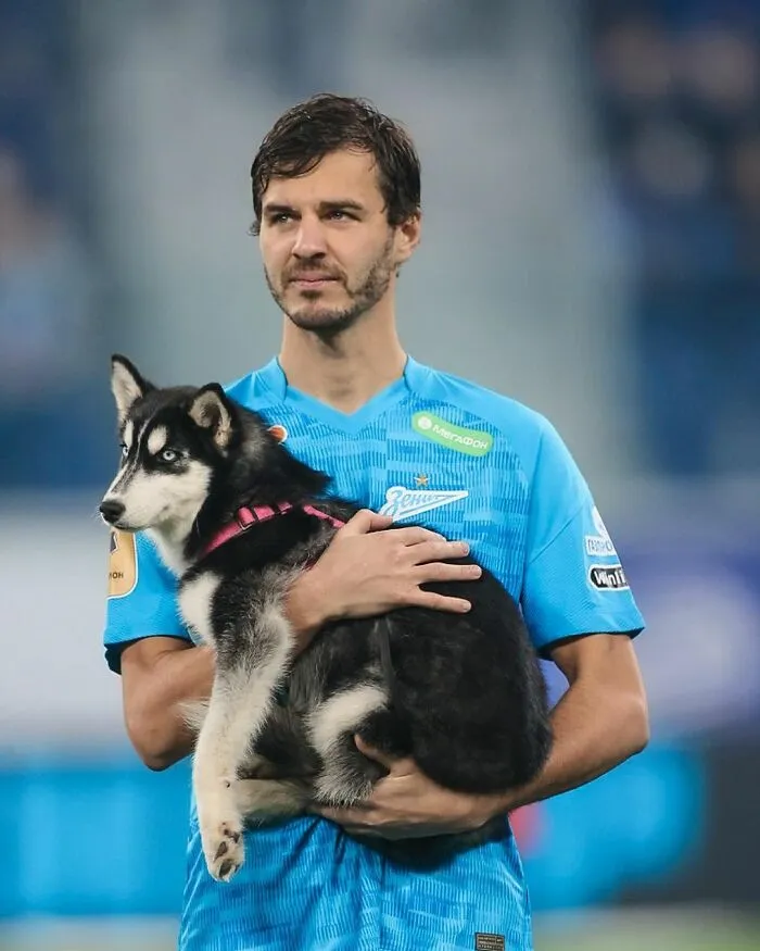 Russian Football Team Won People's Hearts After Walking On Field With Shelter Dogs To Promote Adoption (14 Pics)