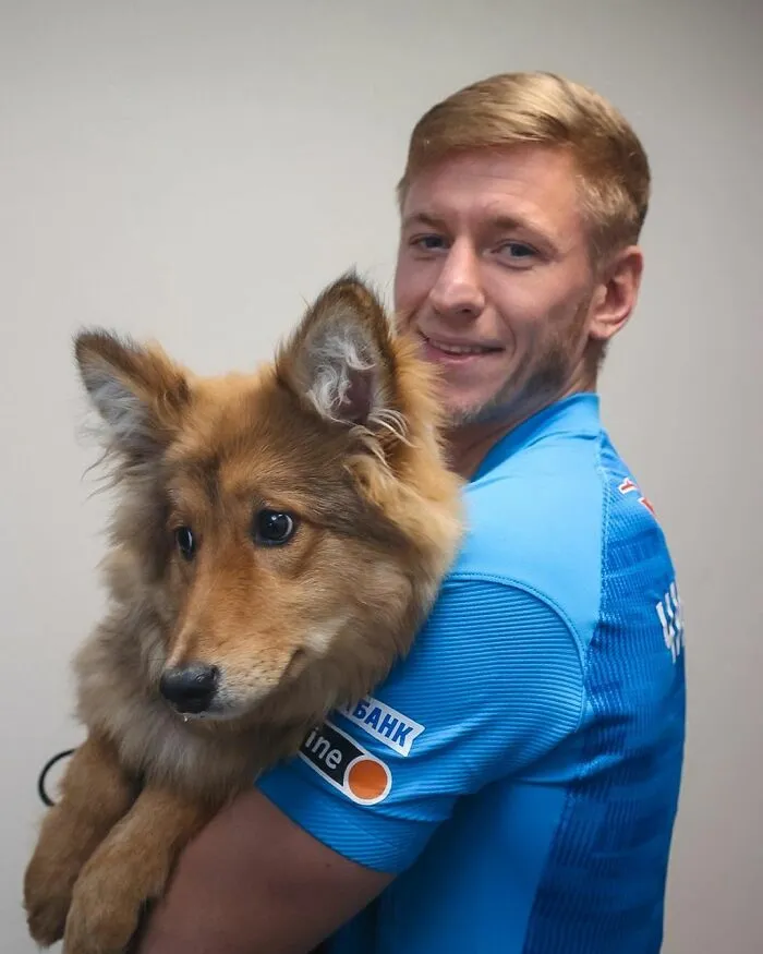 Russian Football Team Won People's Hearts After Walking On Field With Shelter Dogs To Promote Adoption (14 Pics)