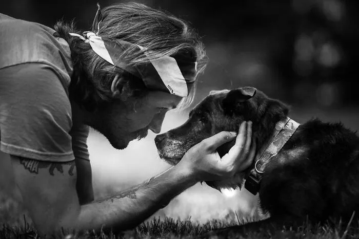 This Photographer Captures The Touching Moments Of People Saying Goodbye To Their Pets (17 Pics)