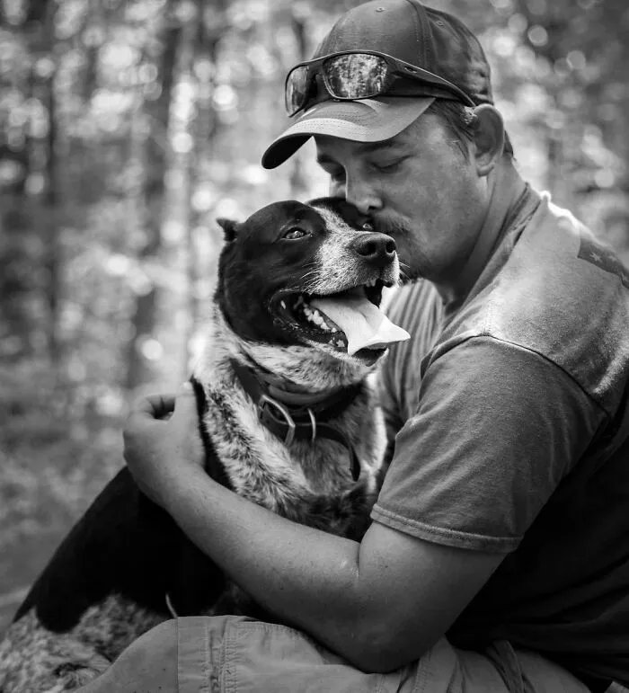 This Photographer Captures The Touching Moments Of People Saying Goodbye To Their Pets (17 Pics)