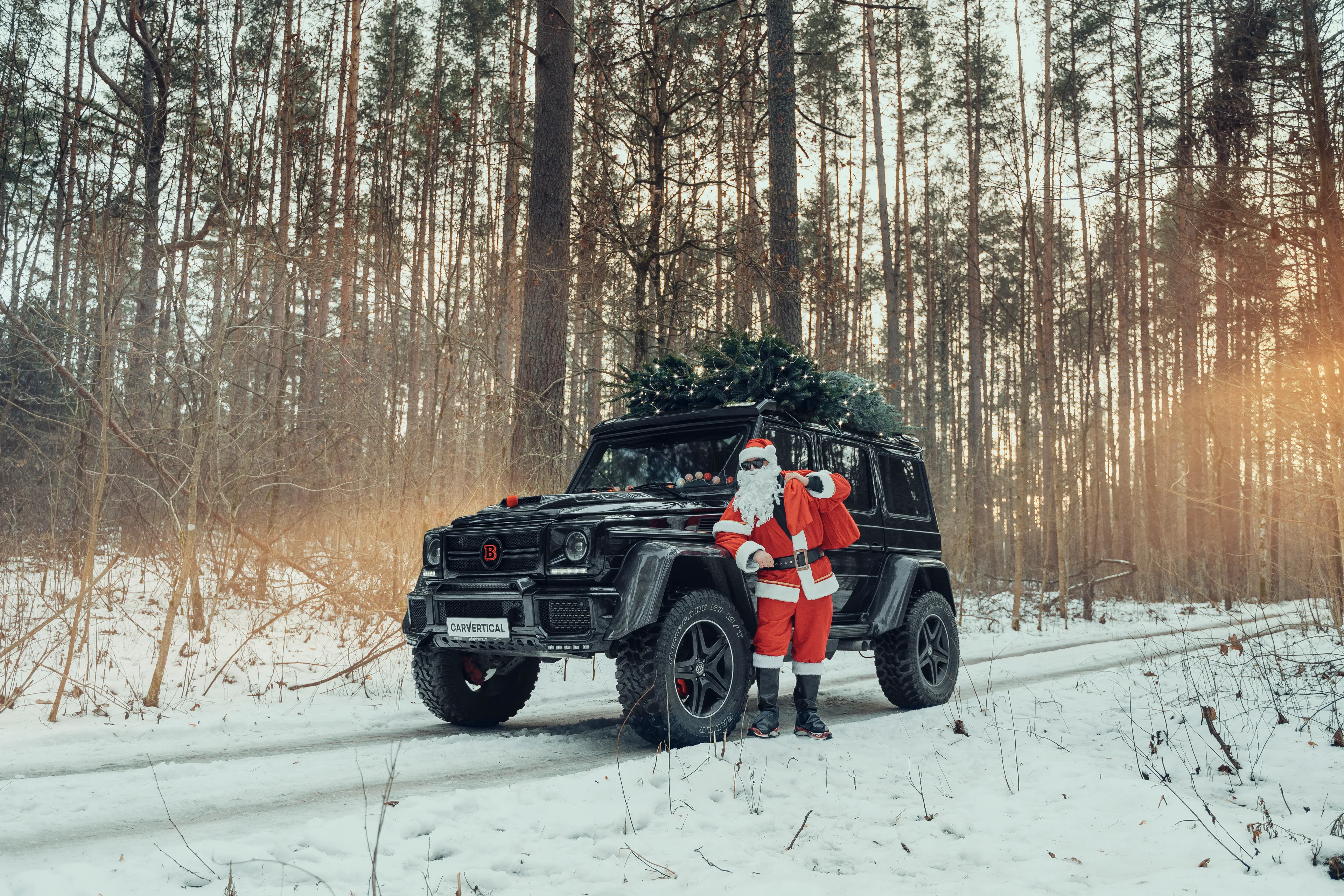 Sorry, No More Reindeers In Santa’s Ride And We Spotted His New ‘Rudolph’ (7 Pics)
