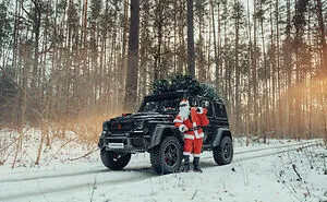 Sorry, No More Reindeers In Santa’s Ride And We Spotted His New ‘Rudolph’ (7 Pics)