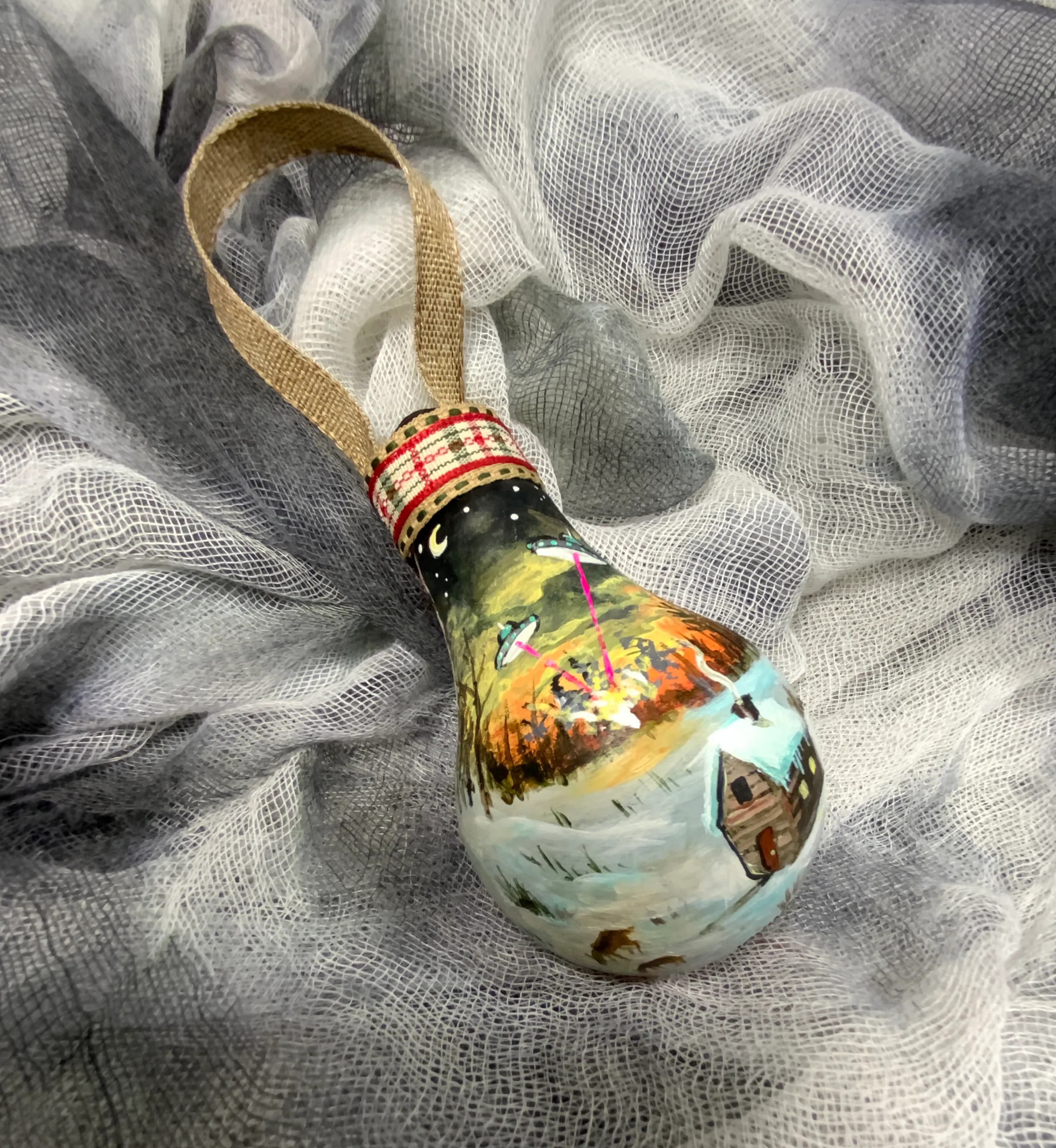 I Transform Burnt Out Light Bulbs Into Unique Christmas Ornaments.