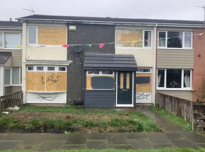 This Instagram Account Collects Terrible Real Estate Pics, And Here's 40 Of The Worst Ones (New Pics)