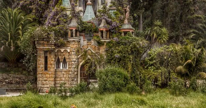 The Yellow Jackets Found The Abandoned Disney Castle