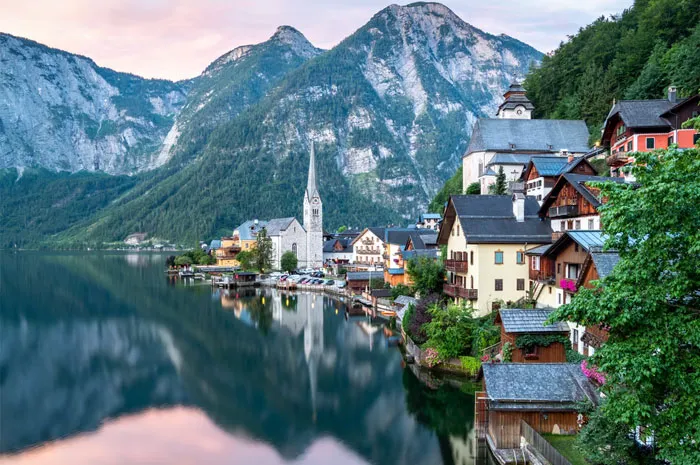 30 Americans Who Left The US Share How Their Lives Have Changed After Moving To Europe
