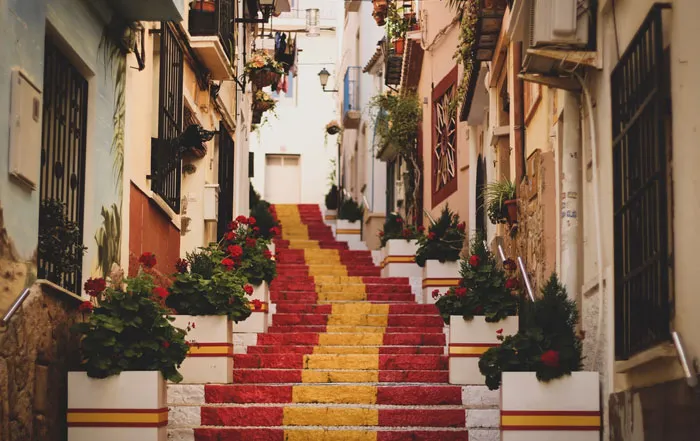 30 Americans Who Left The US Share How Their Lives Have Changed After Moving To Europe