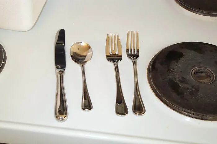 34 Stories About The Worst Things Guests Did, Told By Users Of This Online Community