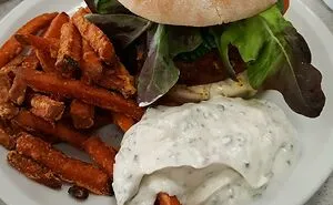 30 Photos Of School Lunches From Around The World That Couldn't Be More Different