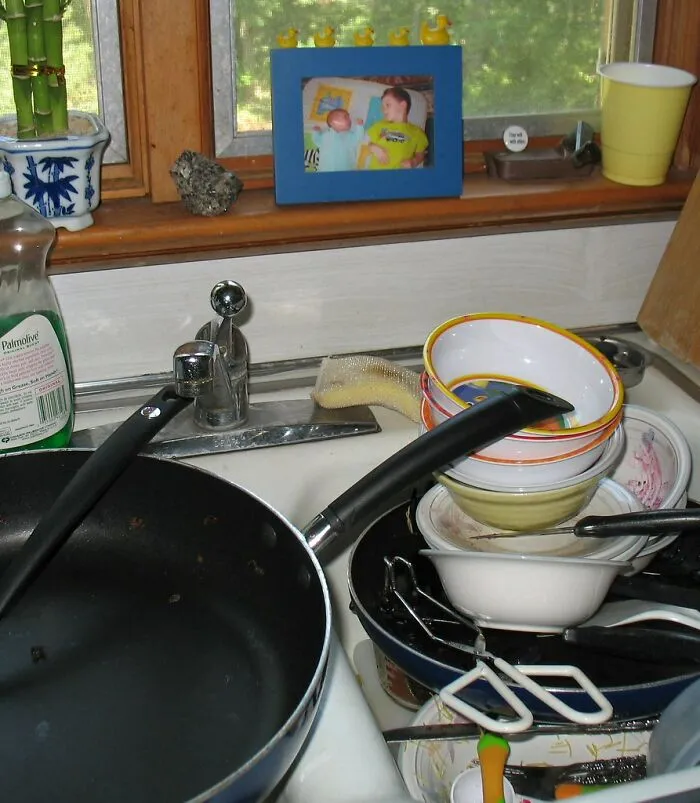 34 Stories About The Worst Things Guests Did, Told By Users Of This Online Community
