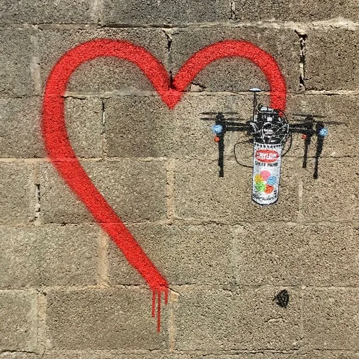 Este artista hace que las calles vuelvan a ser divertidas creando grafitis que interactúan con su entorno (30 nuevas fotos)