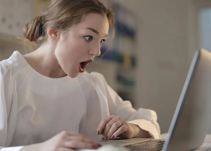 "Es un 'beneficio' para mi empleador, no para mí": La gente está compartiendo 20 cosas insultantes que les han ofrecido como un beneficio en el trabajo