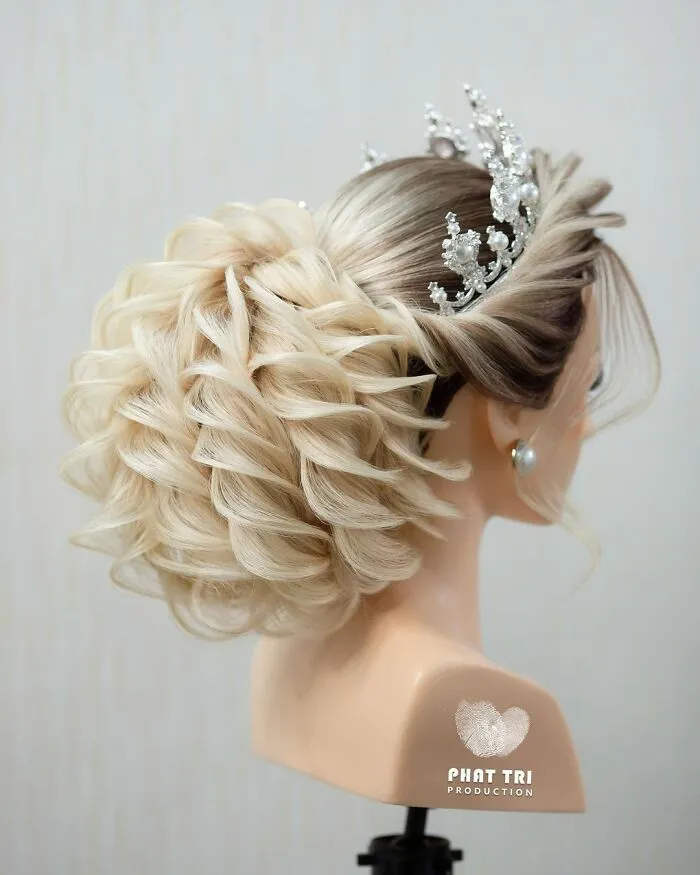 This Vietnamese Hairstylist Creates Intricate Hairstyles That Sometimes Take Up To 2-3 Months To Finish (37 Pics)