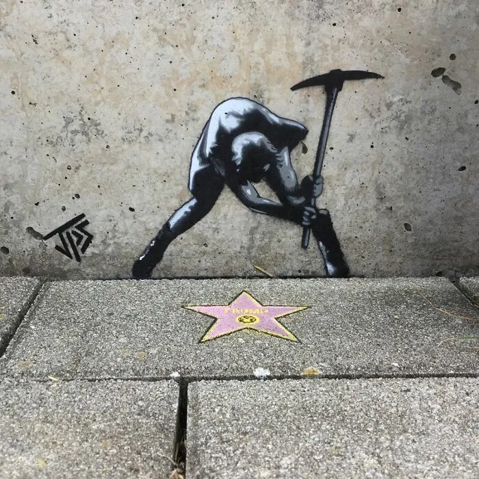 Este artista hace que las calles vuelvan a ser divertidas creando grafitis que interactúan con su entorno (30 nuevas fotos)