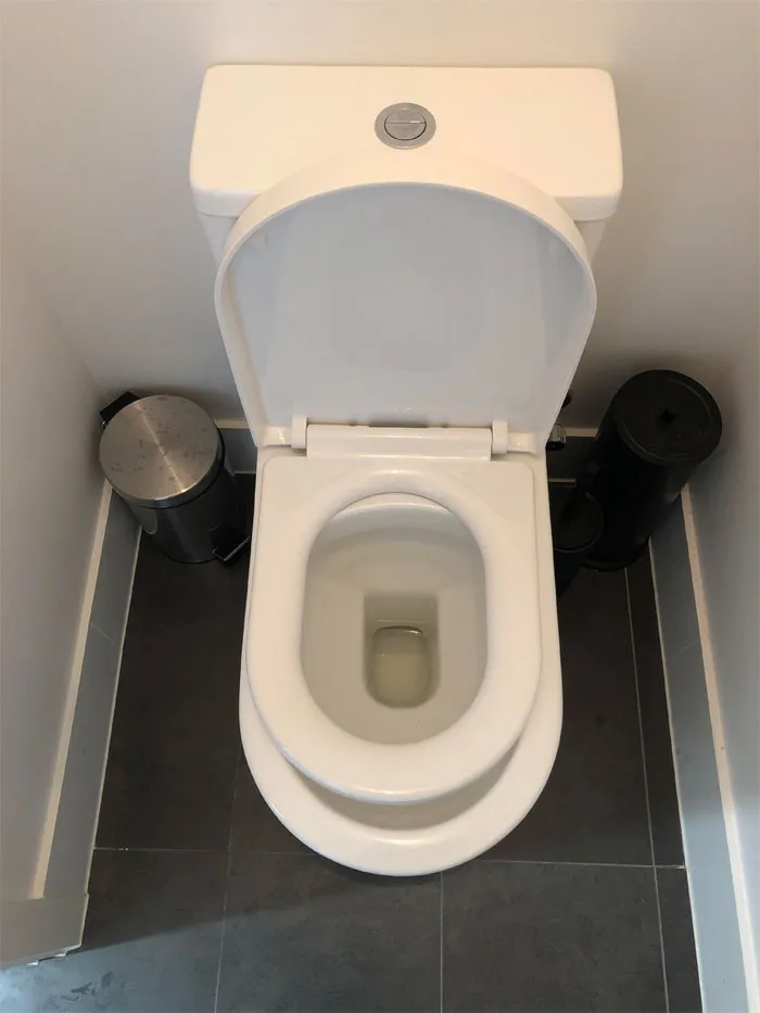 El asiento del inodoro de mi Airbnb