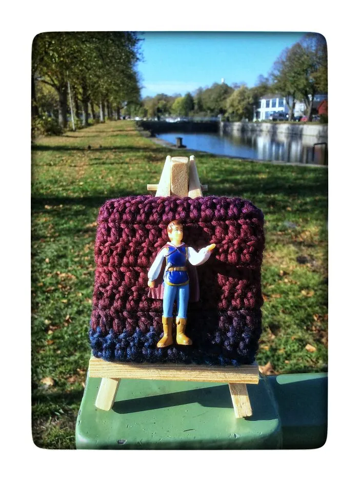 I Paint Mini Canvases With Crochet (14 Pics)