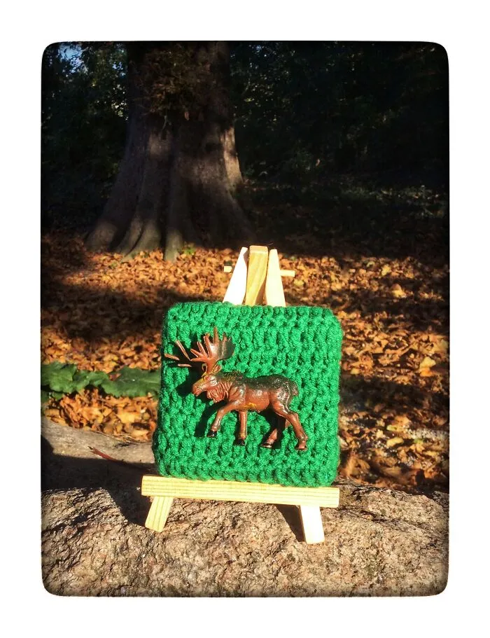 I Paint Mini Canvases With Crochet (14 Pics)