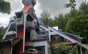 40 Times People Found Such Ridiculous Real Estate Photos, They Just Had To Shame Them In This Online Group