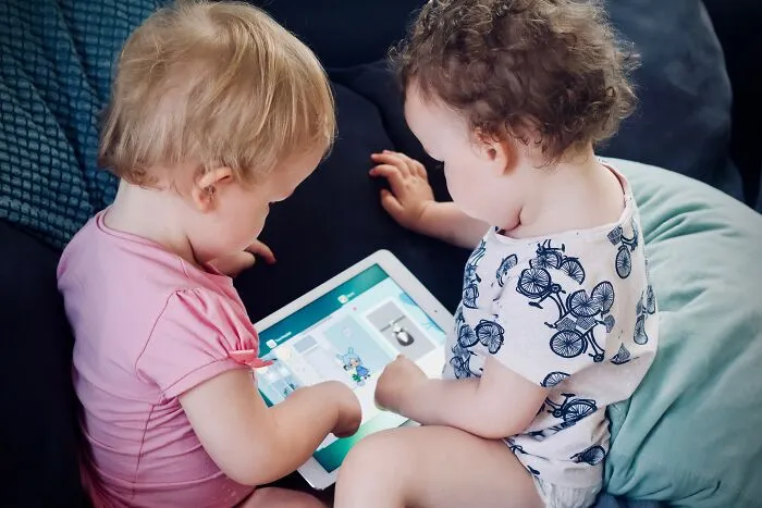 Someone Asks Lesbian Parents How They Decided Who Would Get Pregnant, 28 Give Honest Answers