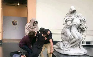 50 Times Adults Decided To Have Some Fun In These Museums And Art Galleries