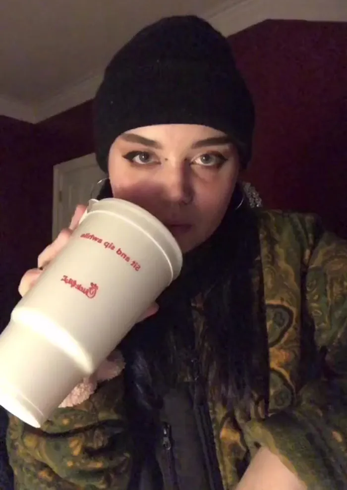 20 Señales de alarma bastante obvias que la gente no supo ver en sus relaciones, compartidas en TikTok