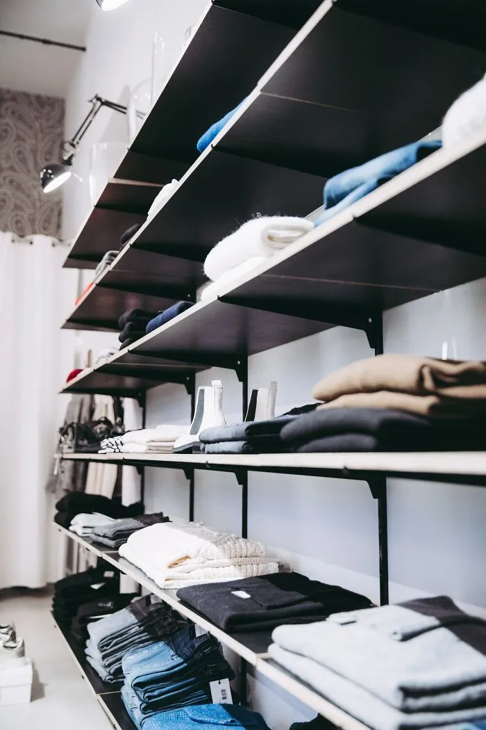 30 Employees Share The Ridiculous Work Dress Codes They Had To Adhere To
